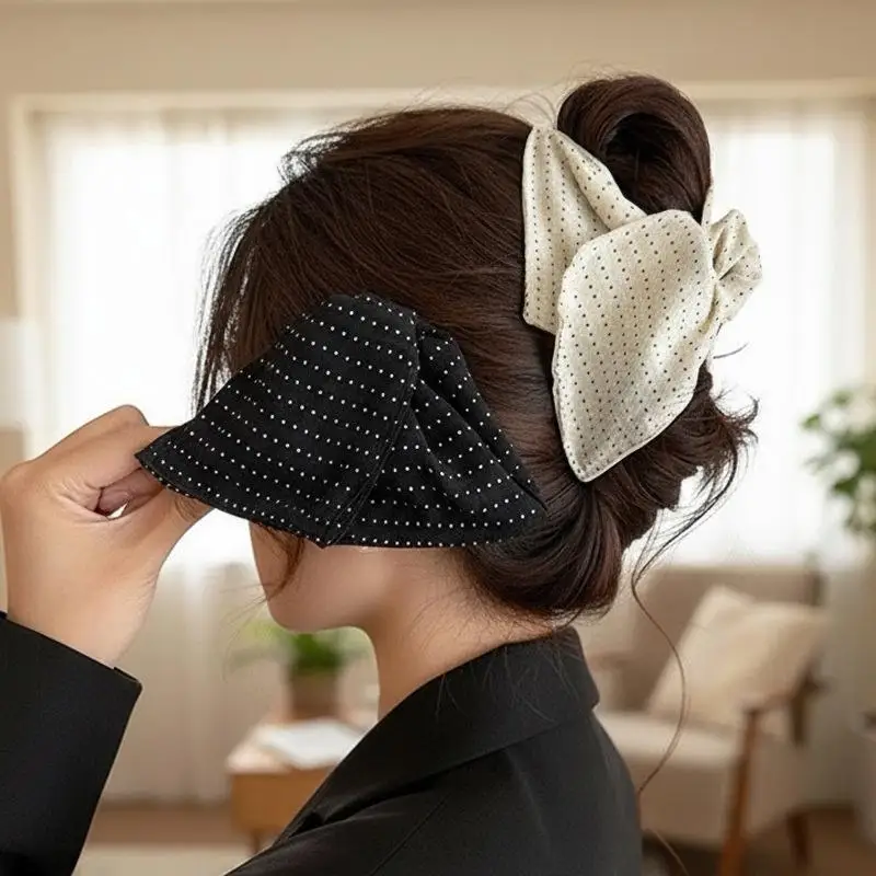 Haarspangen mit Polka-Dot-Schleife und Dreieck-Design, starker Halt, rutschfester Griff für halb hochgefrischte Pferdeschwänze, tägliche und festliche Haarstyling-Anwendungen. – Detail 2