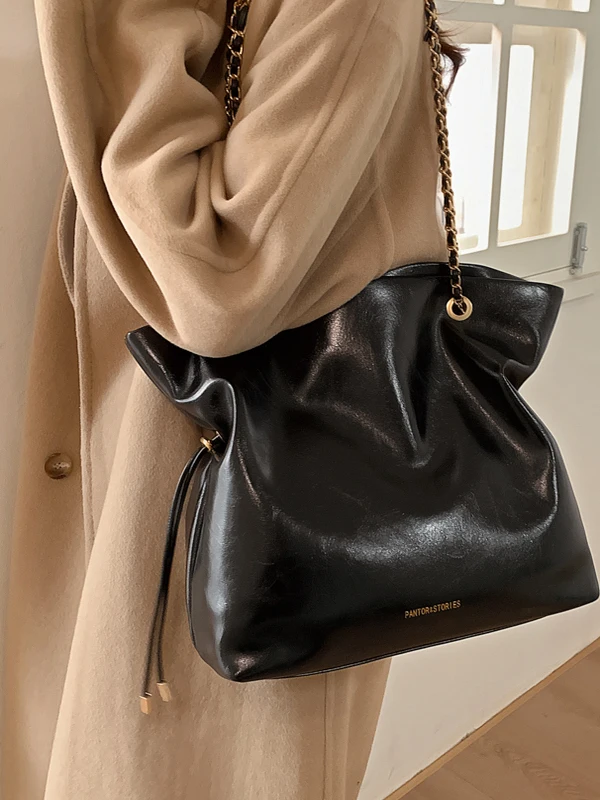 

Женская сумка-тоут большой вместимости с цепочкой, новинка 2025 года, модная простая городская сумка на одно плечо, повседневная, с металлической цепочкой