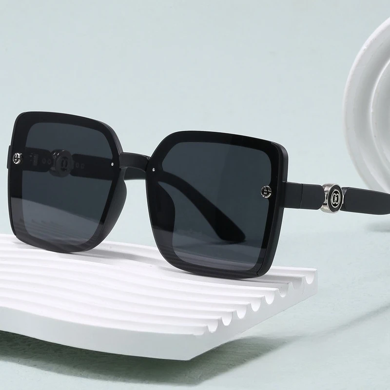 

2025 New Square Polarized Sunglasses Women - Large Frame UV400 Protection Fashion Trendy Face Slimming Glasses for Small Faces