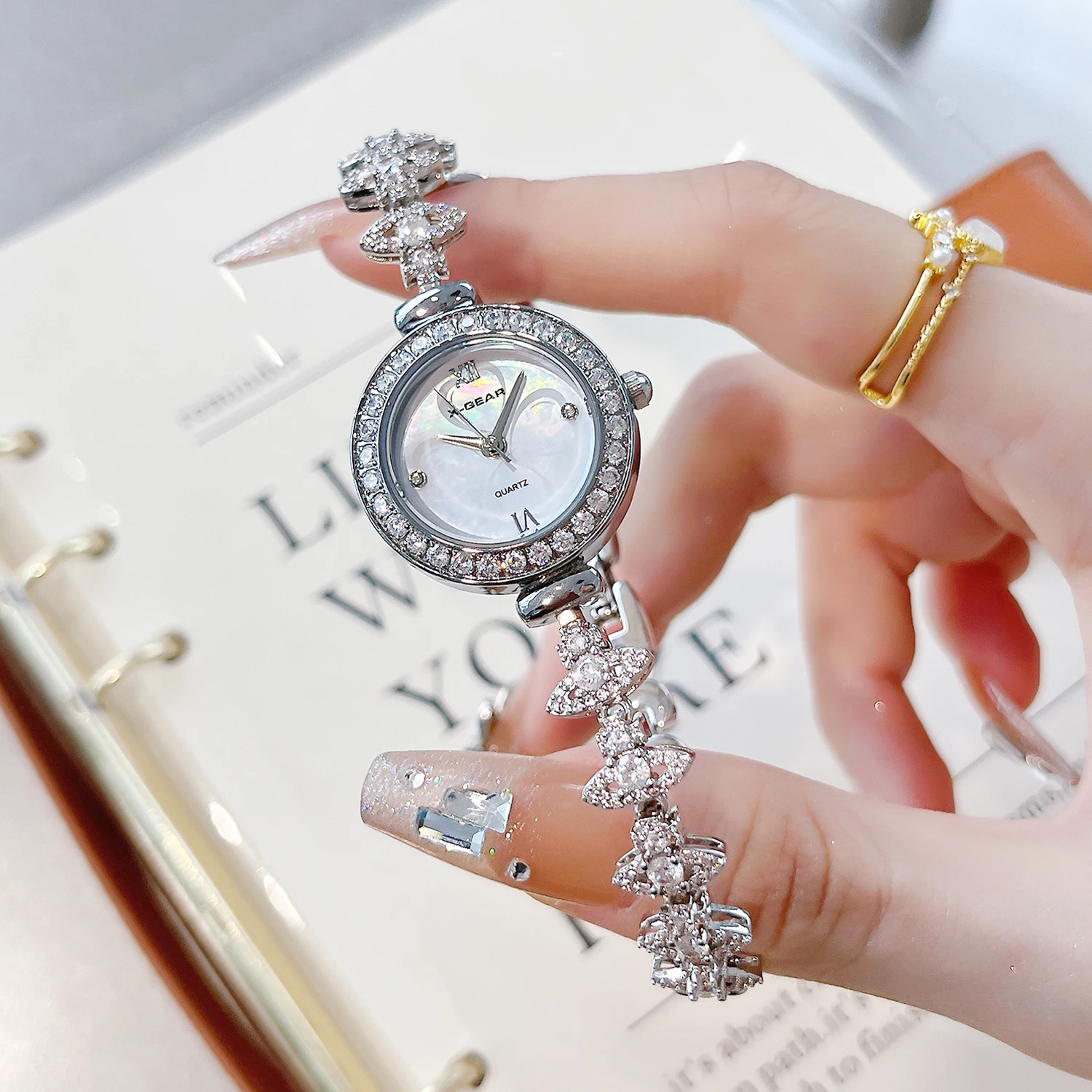 X-GEAR Fashion Rhinestone Women Watch  Girls' Quartz Wristwatch Universal Student Gift