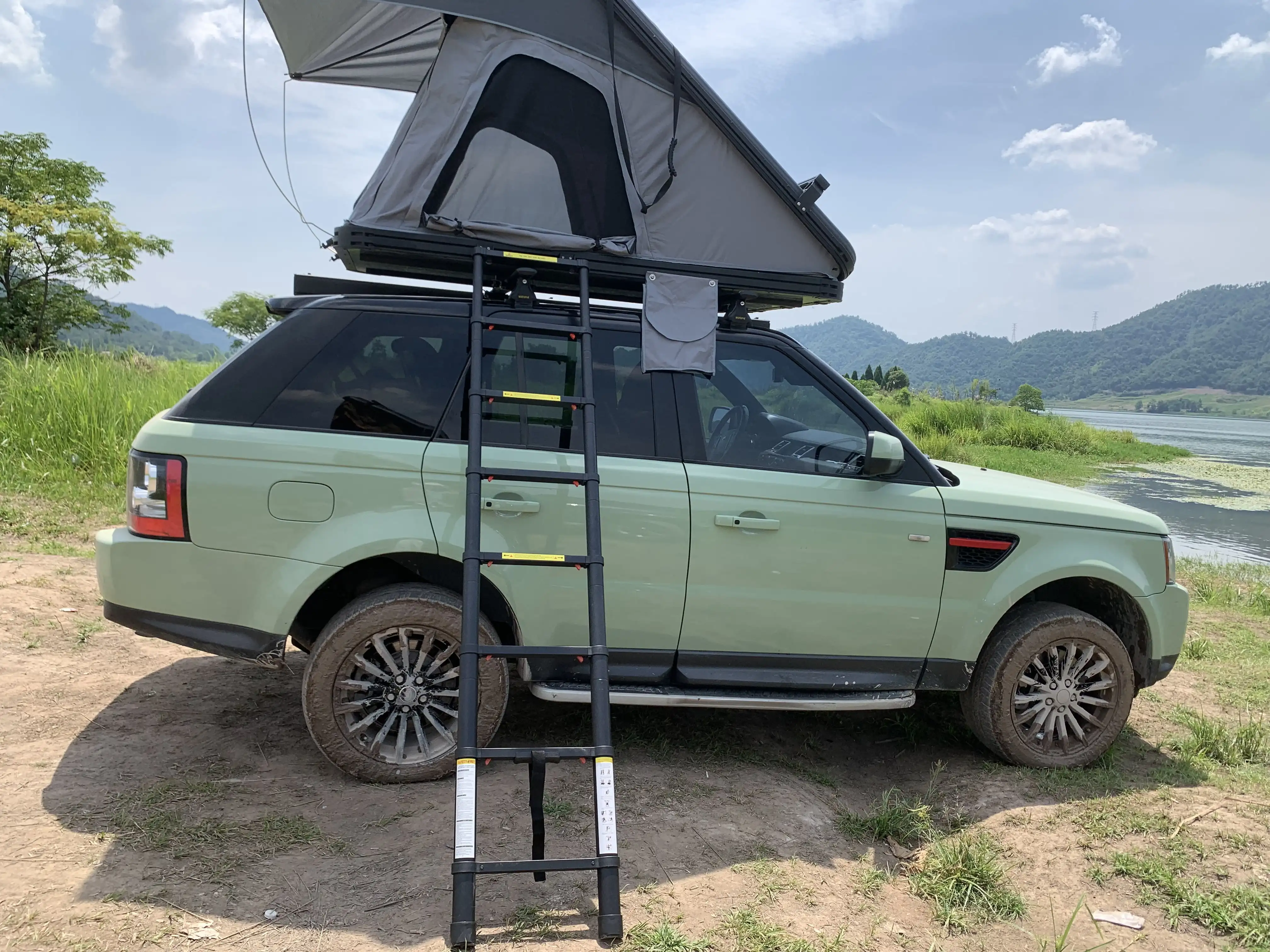 Hot Selling Triangle Outdoor Camping Roof Top Tent Slim Aluminum Hard Shell Dachzelt Hardtop Rooftop Tent With Canvas Fabric
