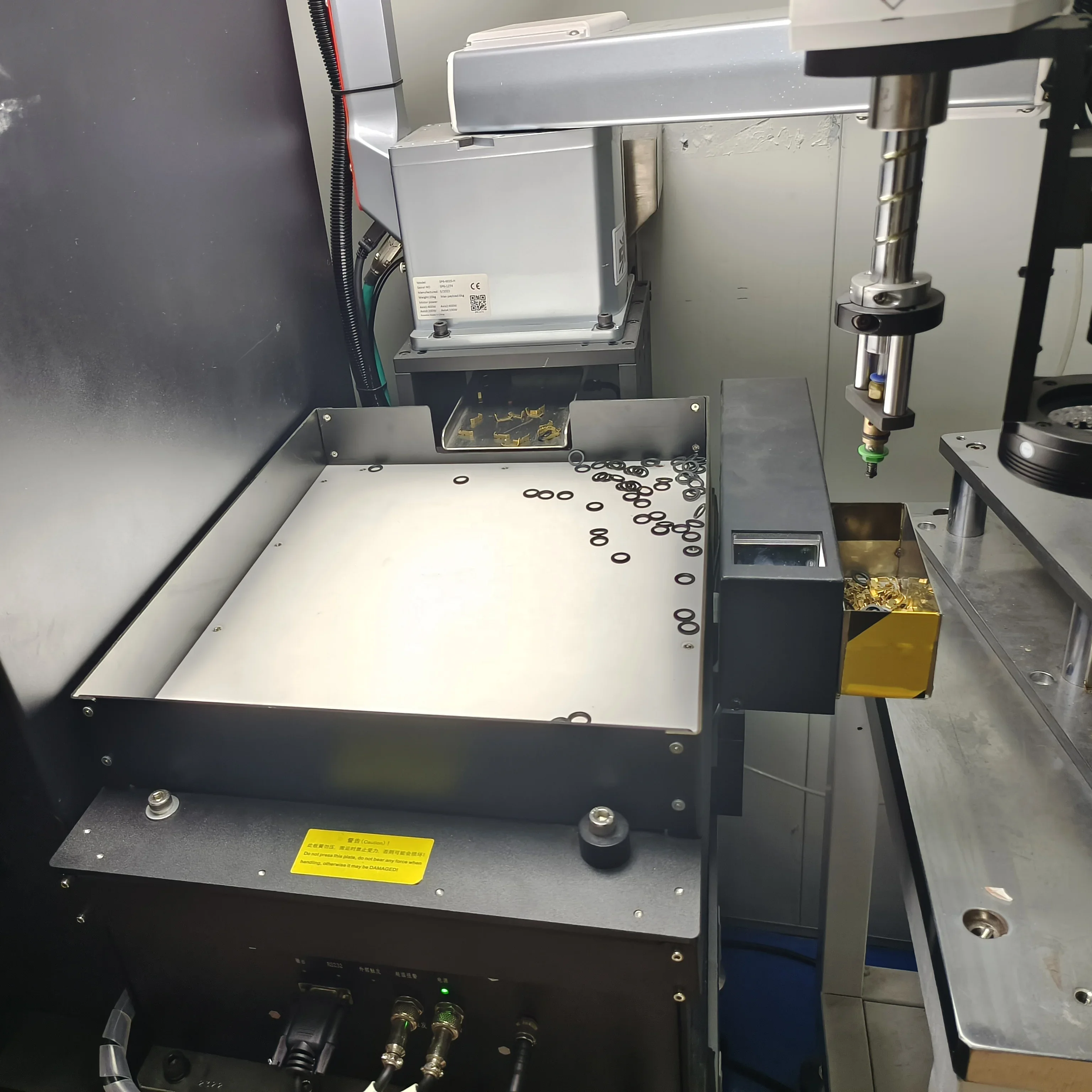 Durable Intelligent Automatic 3-Axis Robotic Flexible Parts Feeders Material Feeding Bowl Vibration Table User-friendly