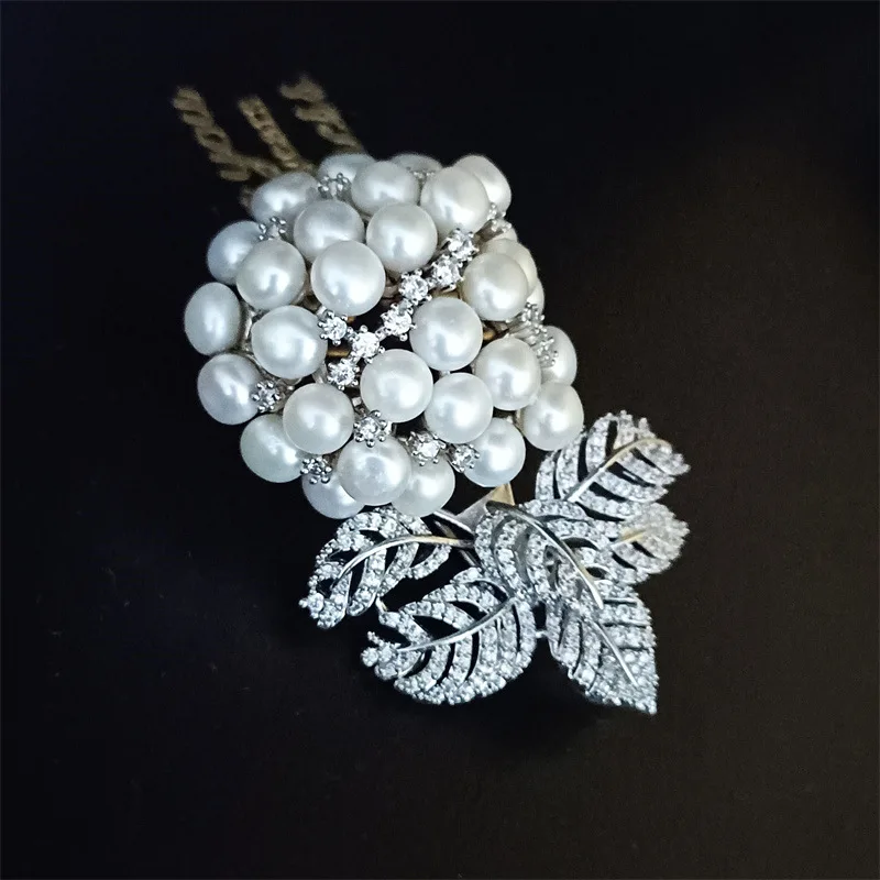 High Grade Freshwater Pearl Hydrangea Brooch Pin for Women Fashionable Temperament Zircon Flower Broochpins Accessories Ornament