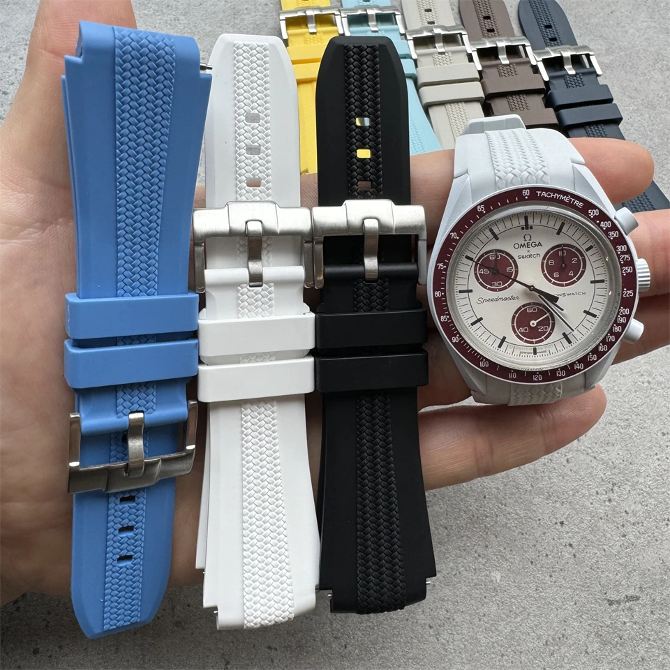 20mm liquid silicone watch strap featuring a tire-tread texture design.