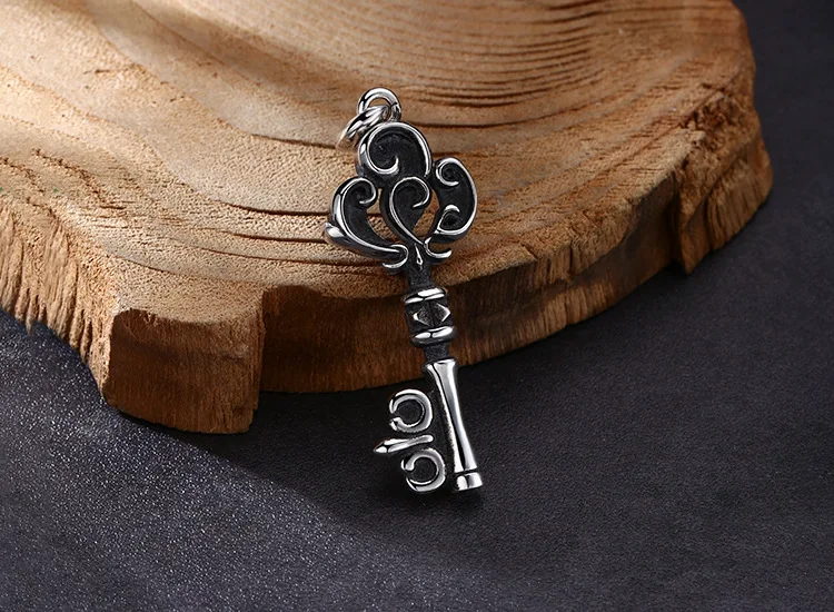 Wholesale 925 sterling silver pendant, personalized and versatile rattan flower key pendant, Thai silver retro vintage vintage f