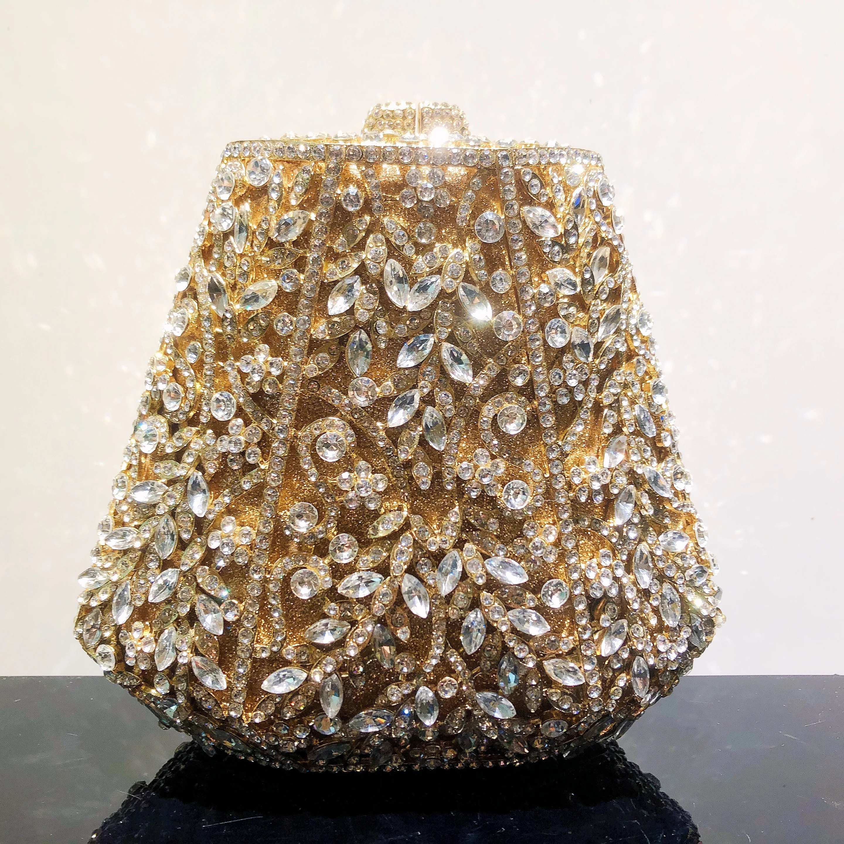 

Женский роскошный кошелек в форме вазы, клатч с цветочными кристаллами для официальной вечеринки 2023.