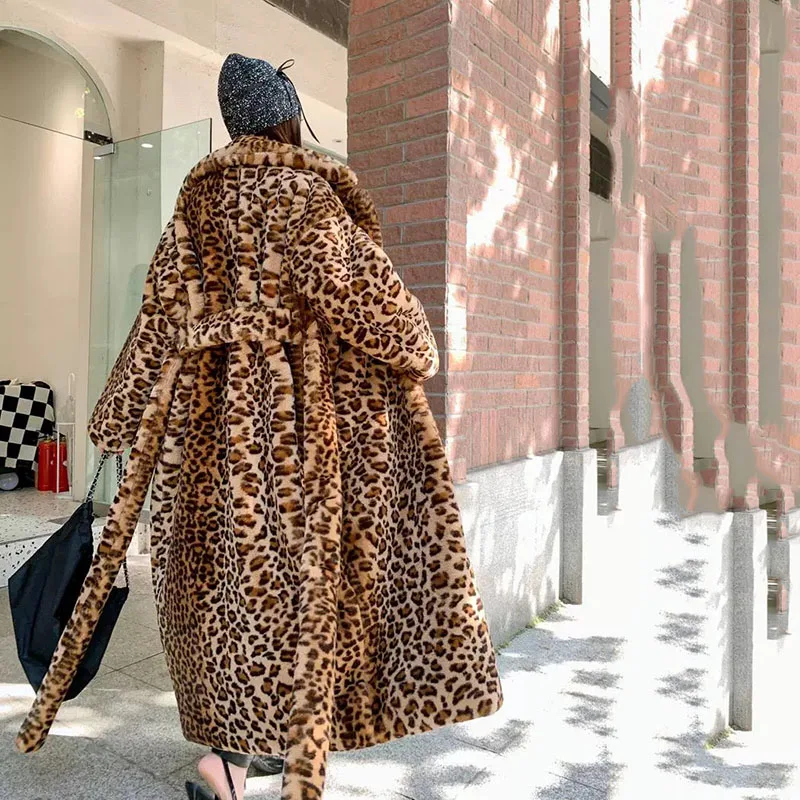 Leopard Winter Women For Coat 2025 Women Imitation Fox Fur Faux Fur New Coat Elegance Leisure Thick Warm Women JJ1132