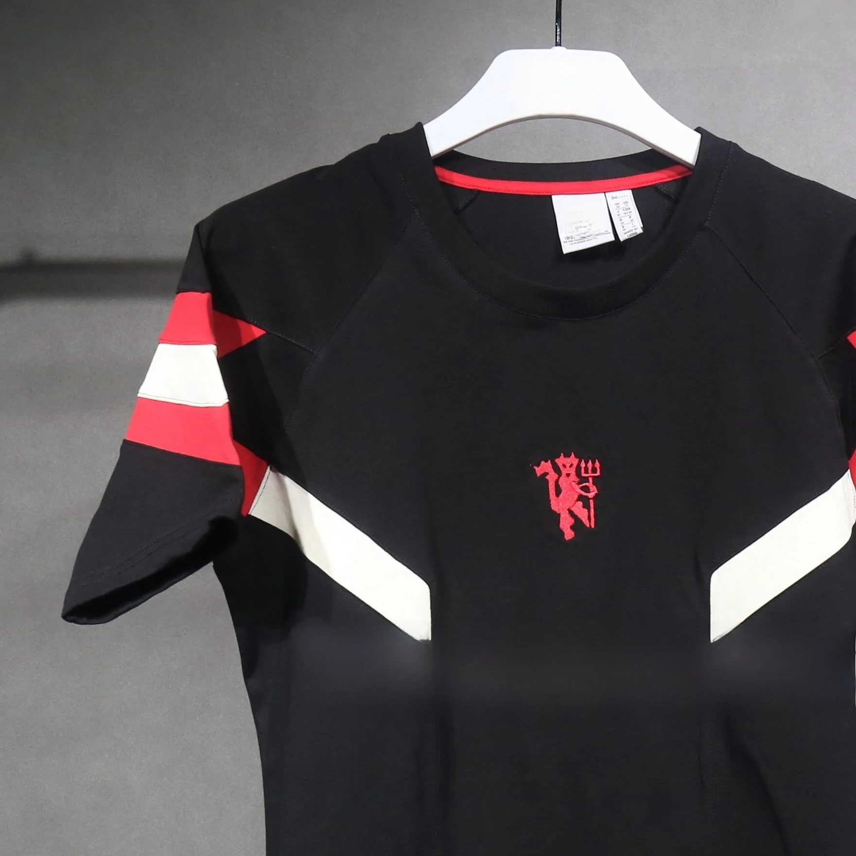

Manchester United Retro ort Sve T-irt Casual Fooall orm Culture irt Leisure Top for Fans And Players