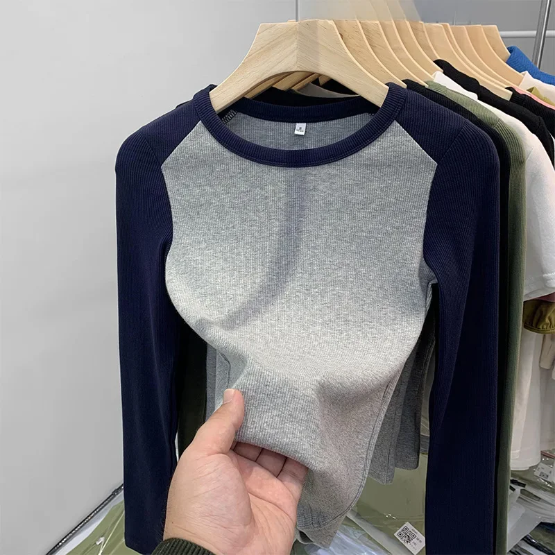 

Осень 2022, женская футболка с цветными блоками, облегающий короткий топ, модная футболка с удлиненными плечами и рукавами с резьбой