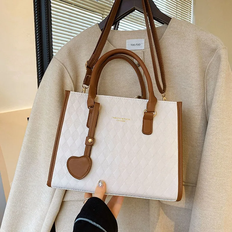 

Женская сумка большой вместимости, новая универсальная корейская версия 2025 года, сумка через плечо на одно плечо, маленькие квадратные сумки на одно плечо