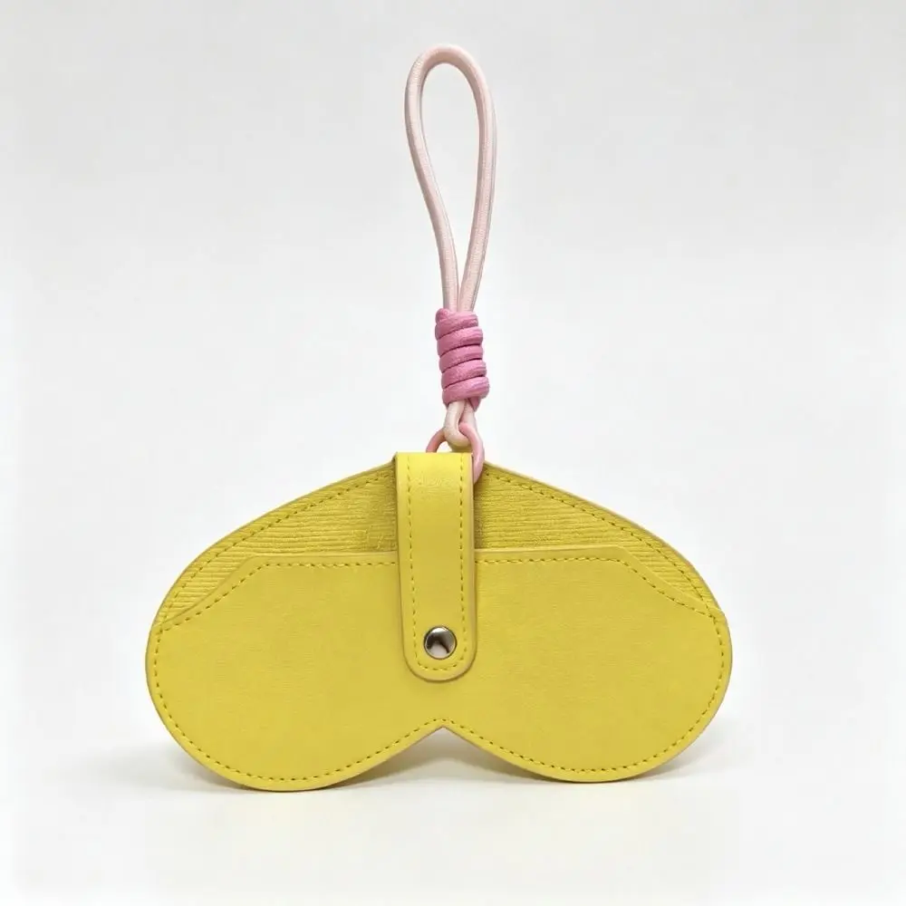Portable Heart-shaped Magnetic Glasses Case with Lanyard Leather Sunglasses Pouch Versatile Anti-fall Sunglasses Box Bag Travel