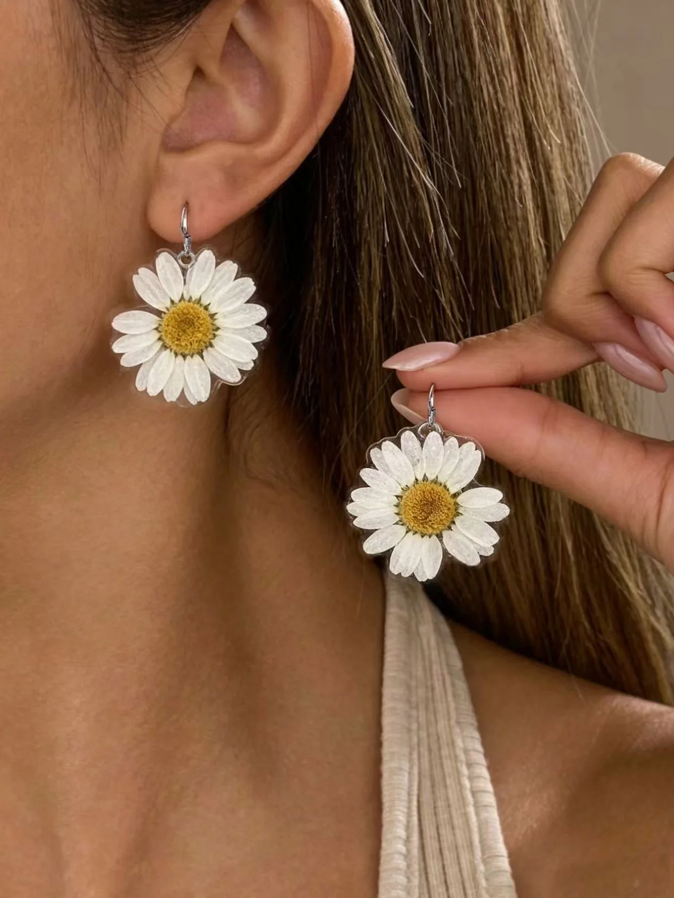 FYSISK Exquisite Dried Flowers Resin Casting Daisy Pendant Earrings Women Fresh Trend Eardrop Jewelry Accessories Gifts
