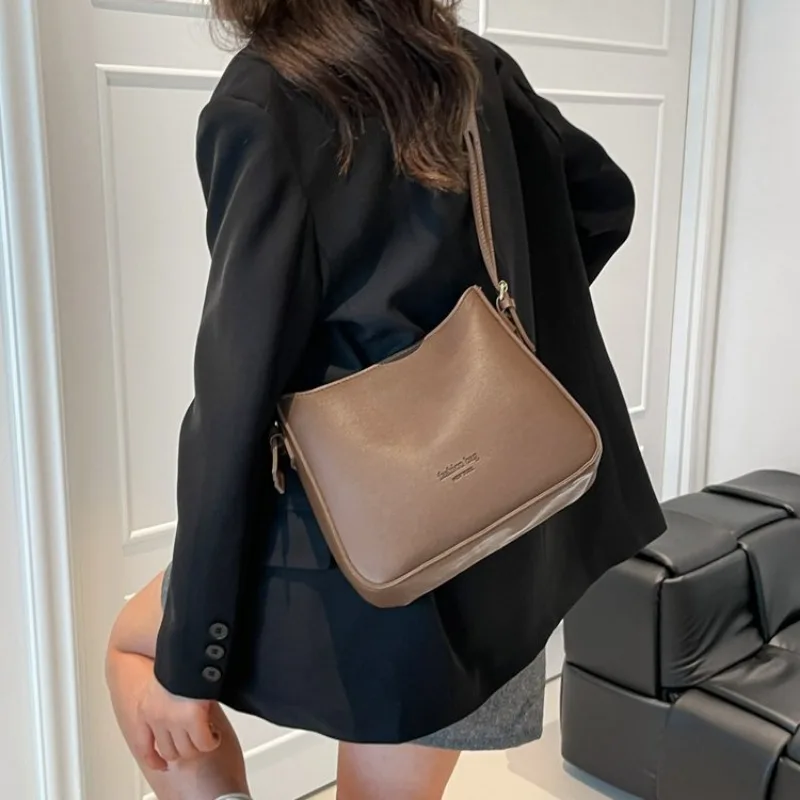 Stylish Practical Diaper Bag Tote Mom Errands Run Baby Care Exquisite Timeless Charming Dainty Elegant Versatile Organized