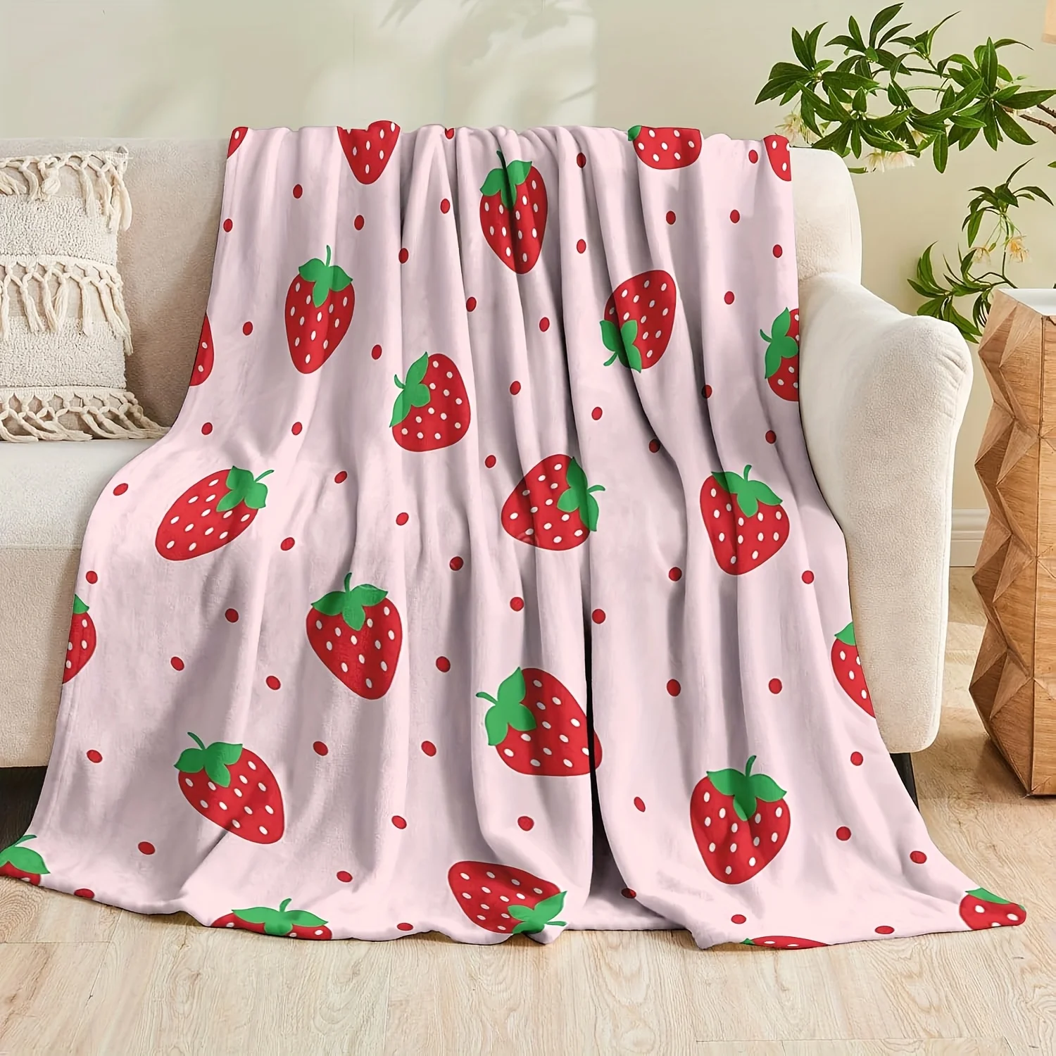 1pc Flannel Throw Blanket - Strawberry Pattern Blanket | Multifunctional Home Throw | Suitable for Living Room, Bedroom, Sofa, O