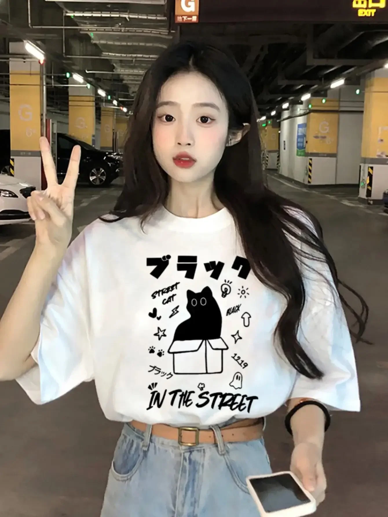 Camiseta con estampado de gato blanco y negro bonito para mujer con frase de gato de la suerte ropa informal informal de Anime