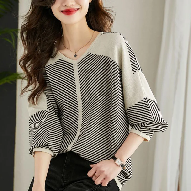 

Fashion V-Neck Spliced All-match Striped Blouse Female Clothing 2023 Autumn New Oversized Casual Pullovers Loose Commute Shirt