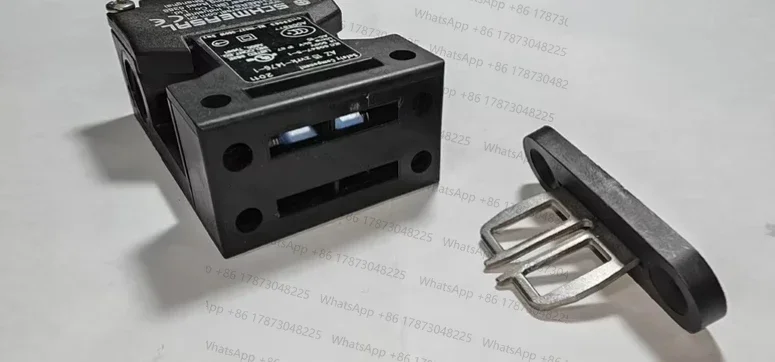 AZ15ZVRK-1476-1 Limit Safe Switch 100% New Original