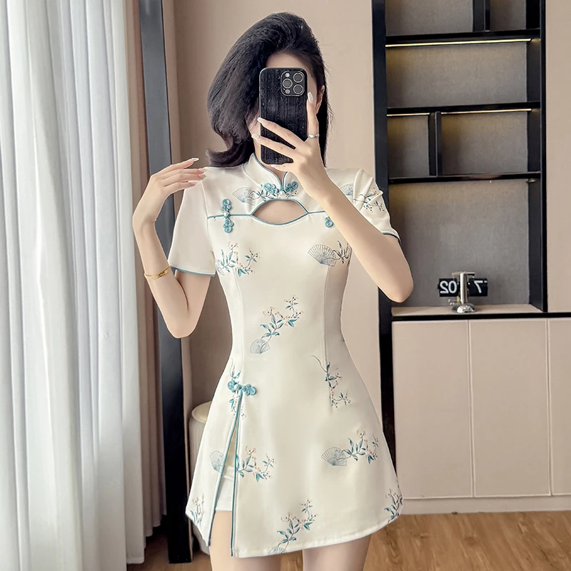 

Elegant Modern Cheongsam Set - Youthful Qipao Top & Shorts 2-Piece Outfit for Petite Women (S-2XL)