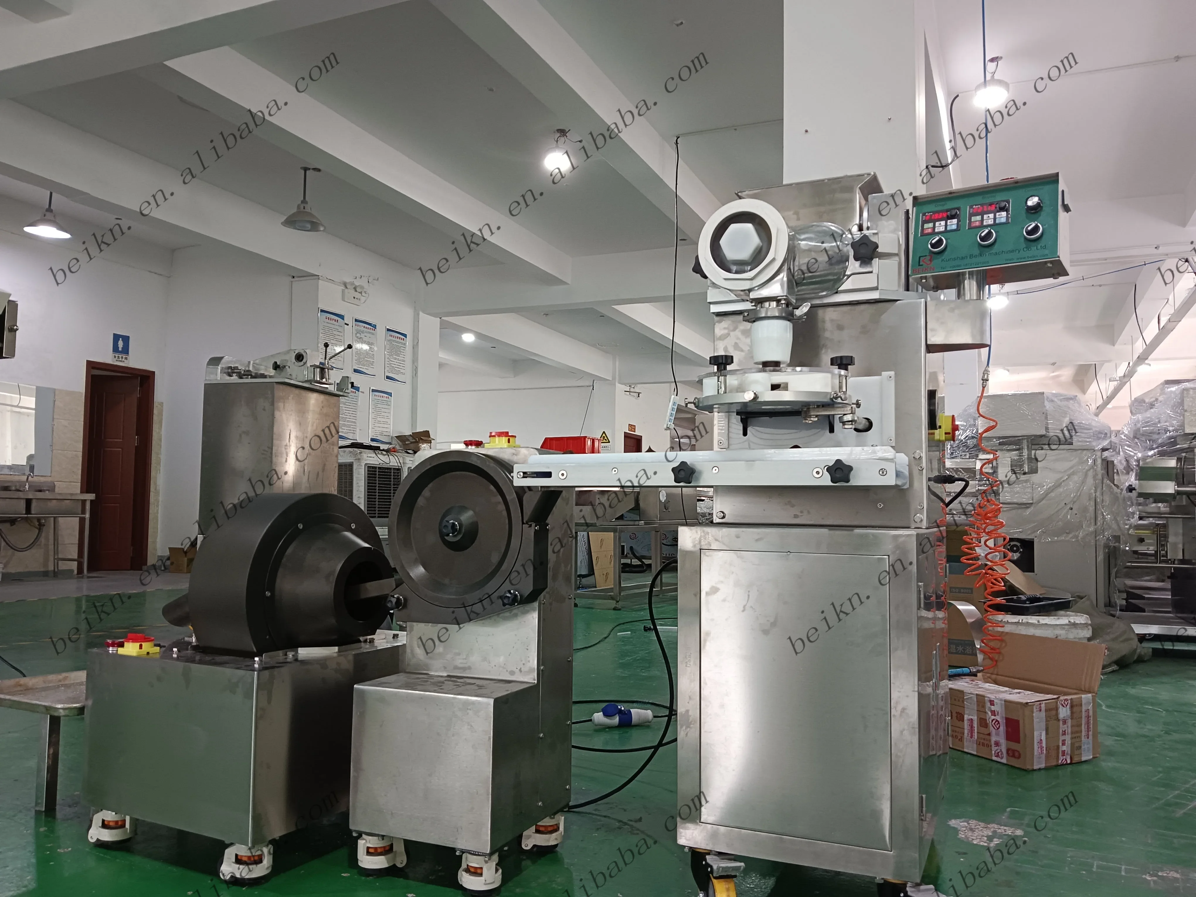 Máquina automática para fabricar bolas con fecha de proteína de energía pequeña, línea de producción de bolas de sésamo y coco, máquina redondeadora de bolas de frutas