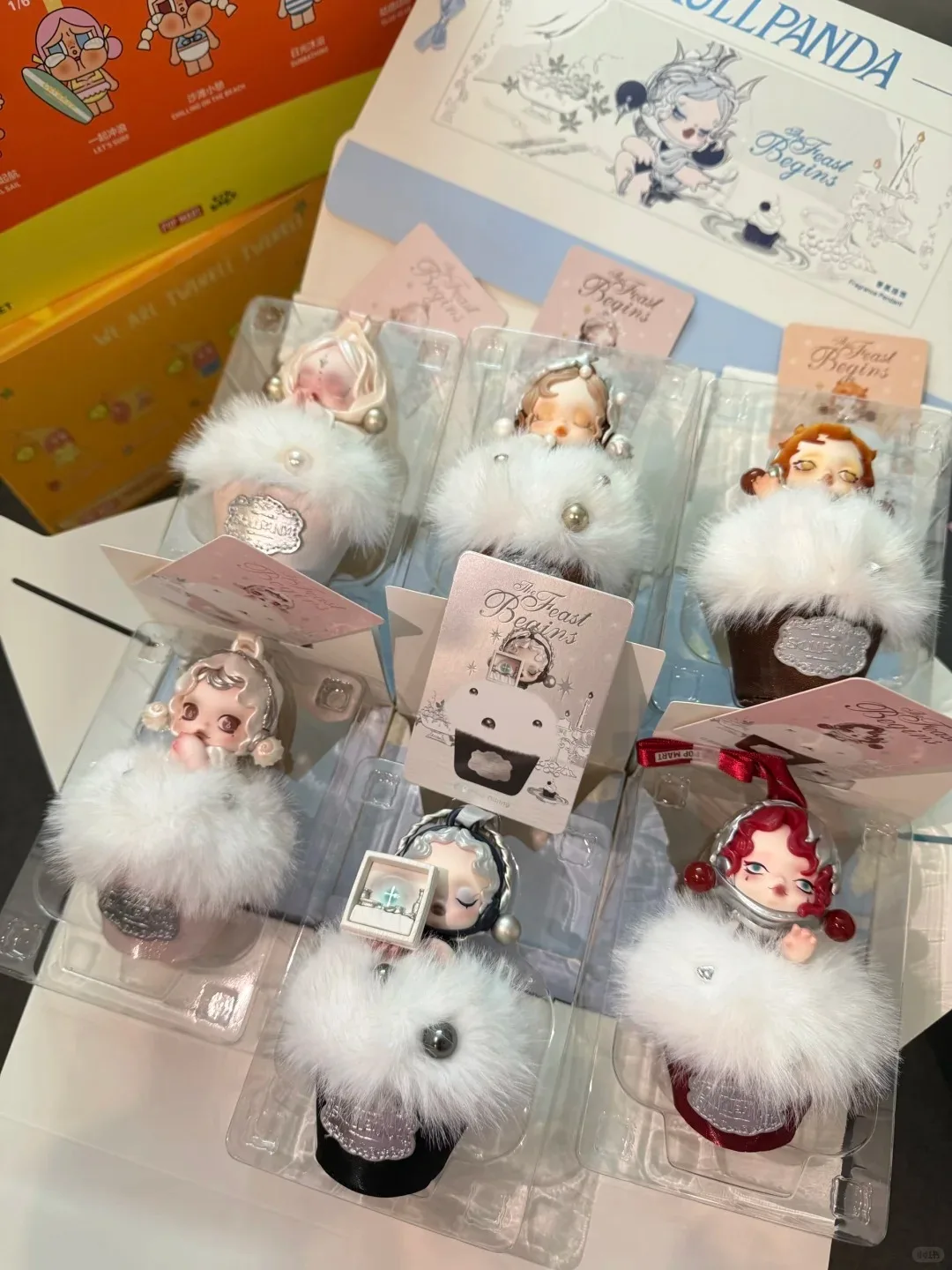 POPMART حقيقية SKULLPANDA طاولة طعام سلسلة المعطرة شنقا الزينة صناديق أعمى العصرية والعصرية الحلي هدية