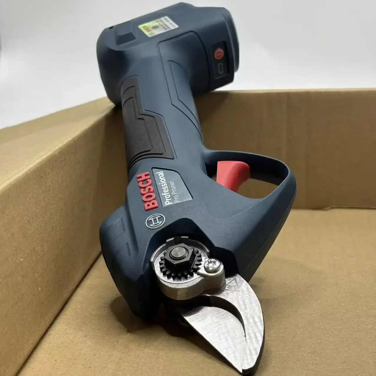 BOSCH ProPruner Cordless Branch Pruner, 12V 3.0Ah Li-ion Battery Brushless Garden Cutting Tool