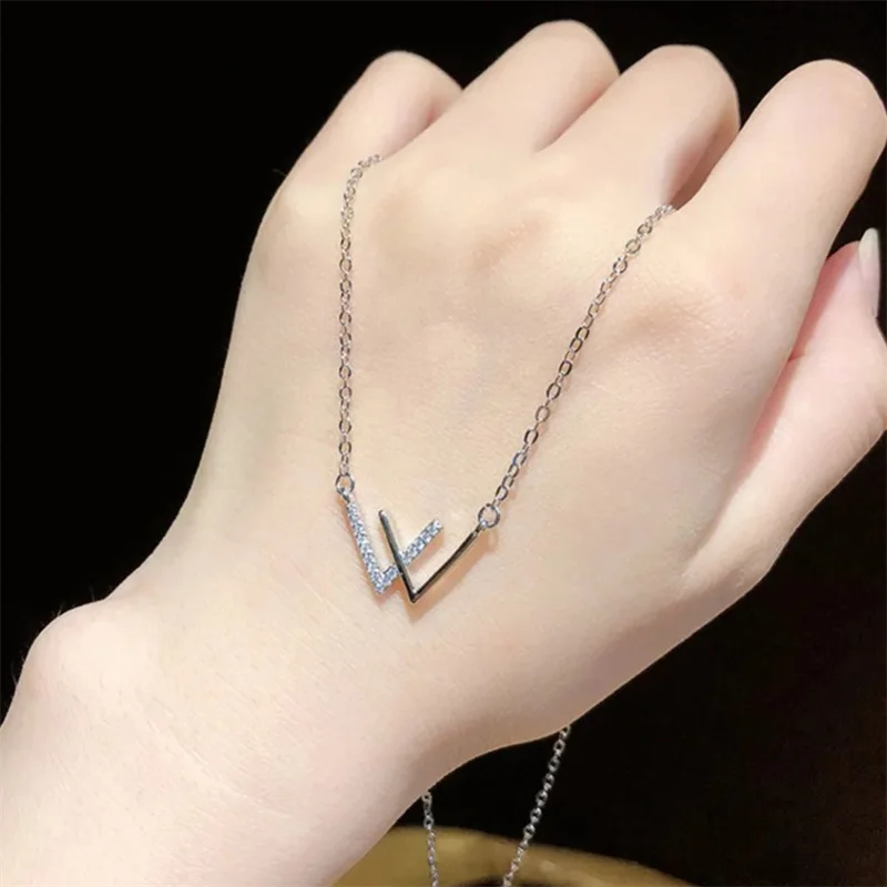 Fashion Silver Plated W Letter Pendant Necklaces Women's Crystal Inlaid Double V Letters Clavicle Chain Party Wedding Necklace