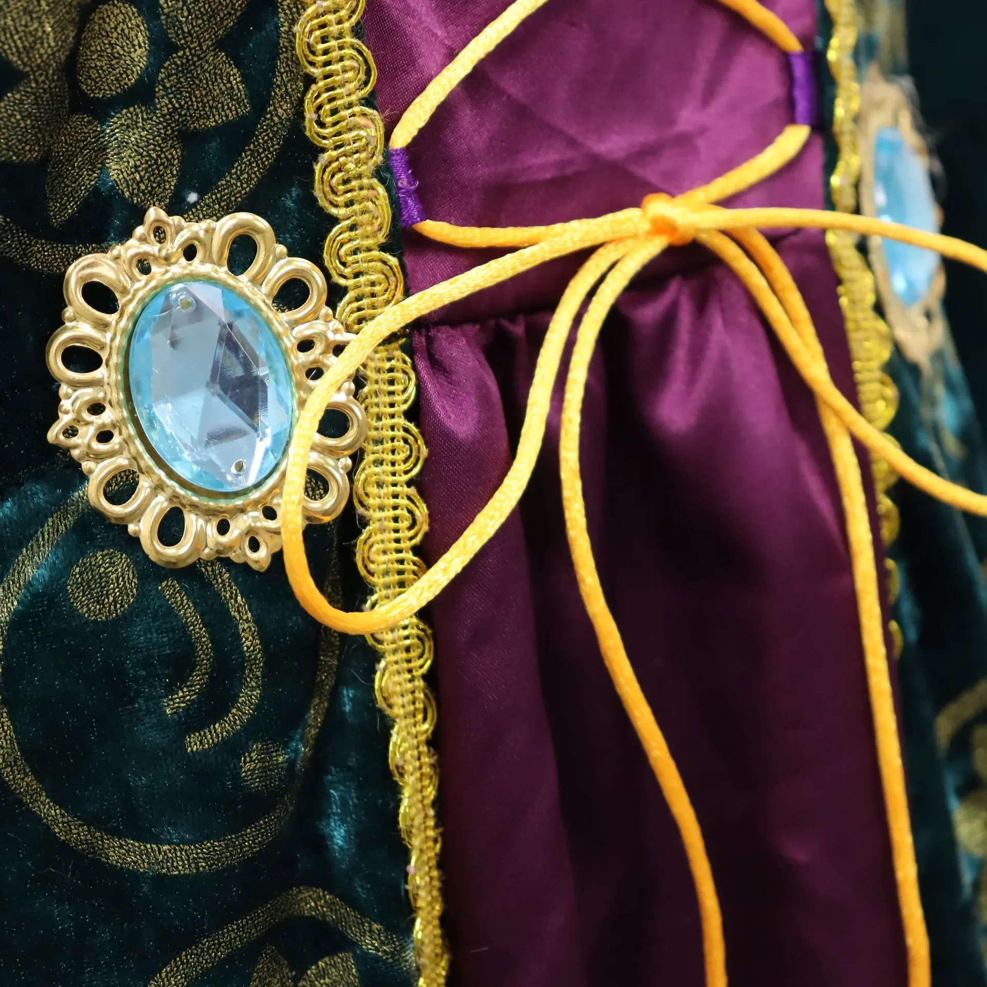 2025 أزياء الهالوين وينريفريد جيلكوس التأثيرية، السورسيه أوسلي فولز، أداء متوسط الهالوين، مشهد سير