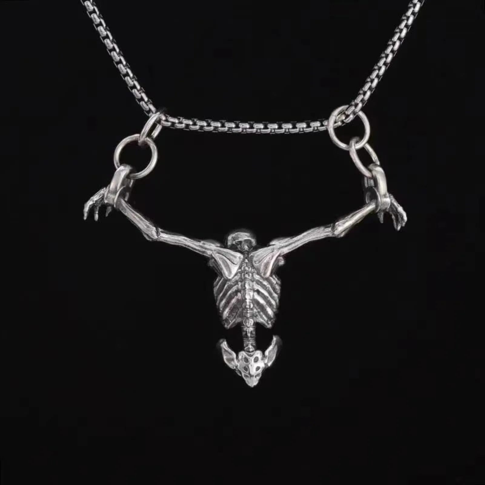 Punk Skeleton Skull Necklace Captivity Skull Pendent Biker Rock Jewelry Gift for Men and Women