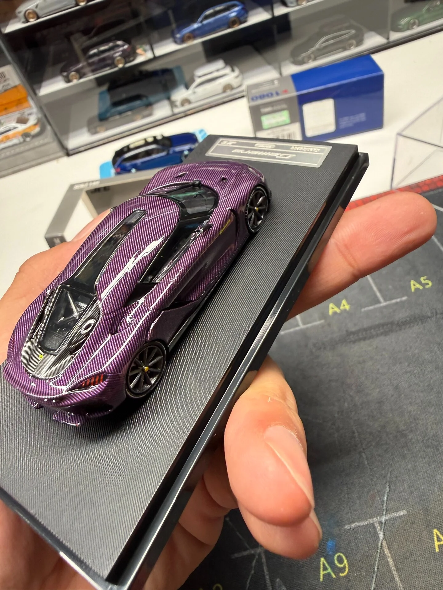 Diecast 1:64 Scale Gemera Classic Alloy Car Model view 4