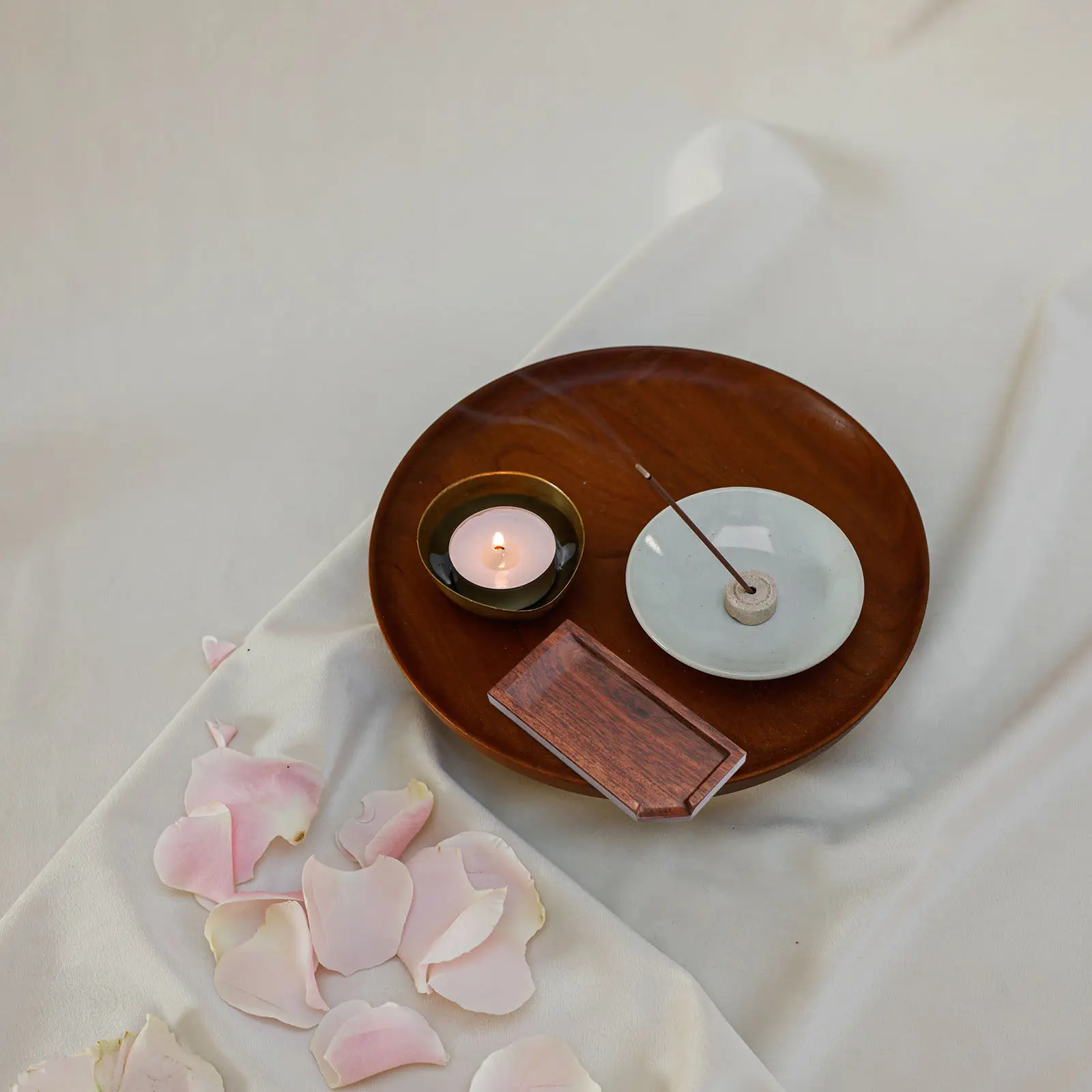 1Pcs Wooden Incense Cutting Board Premium Smooth Non-Deformable Crafted for Traditional Incense Ceremony Elegant Home Decor Red