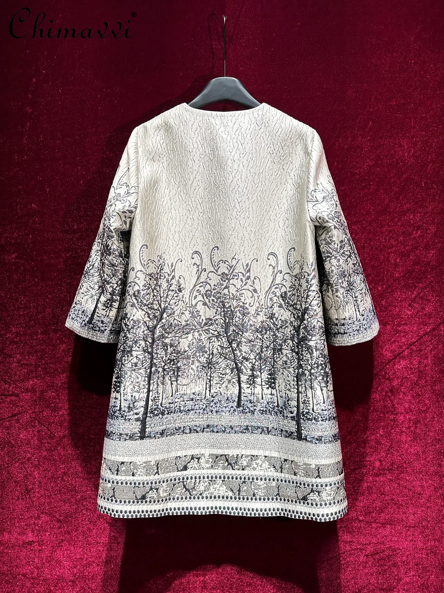 Cappotto di media lunghezza elegante con perline pesanti jacquard vintage di fascia alta 2026 Trench elegante con collo rotondo di nuova moda per le donne