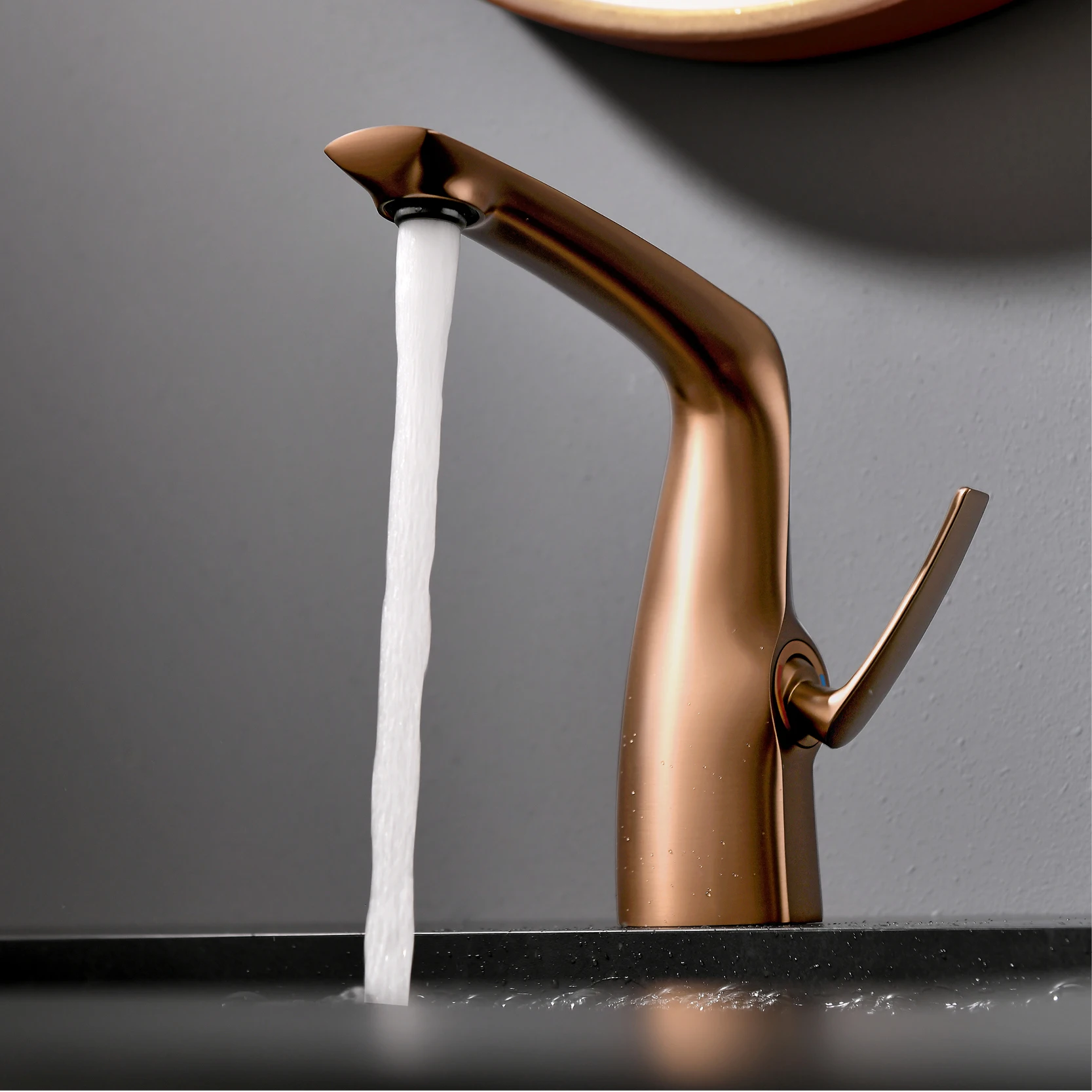 Luxury rose gold brass bathroom faucet modern 1-hole single handle cold and hot dual control simple chrome basin Tap