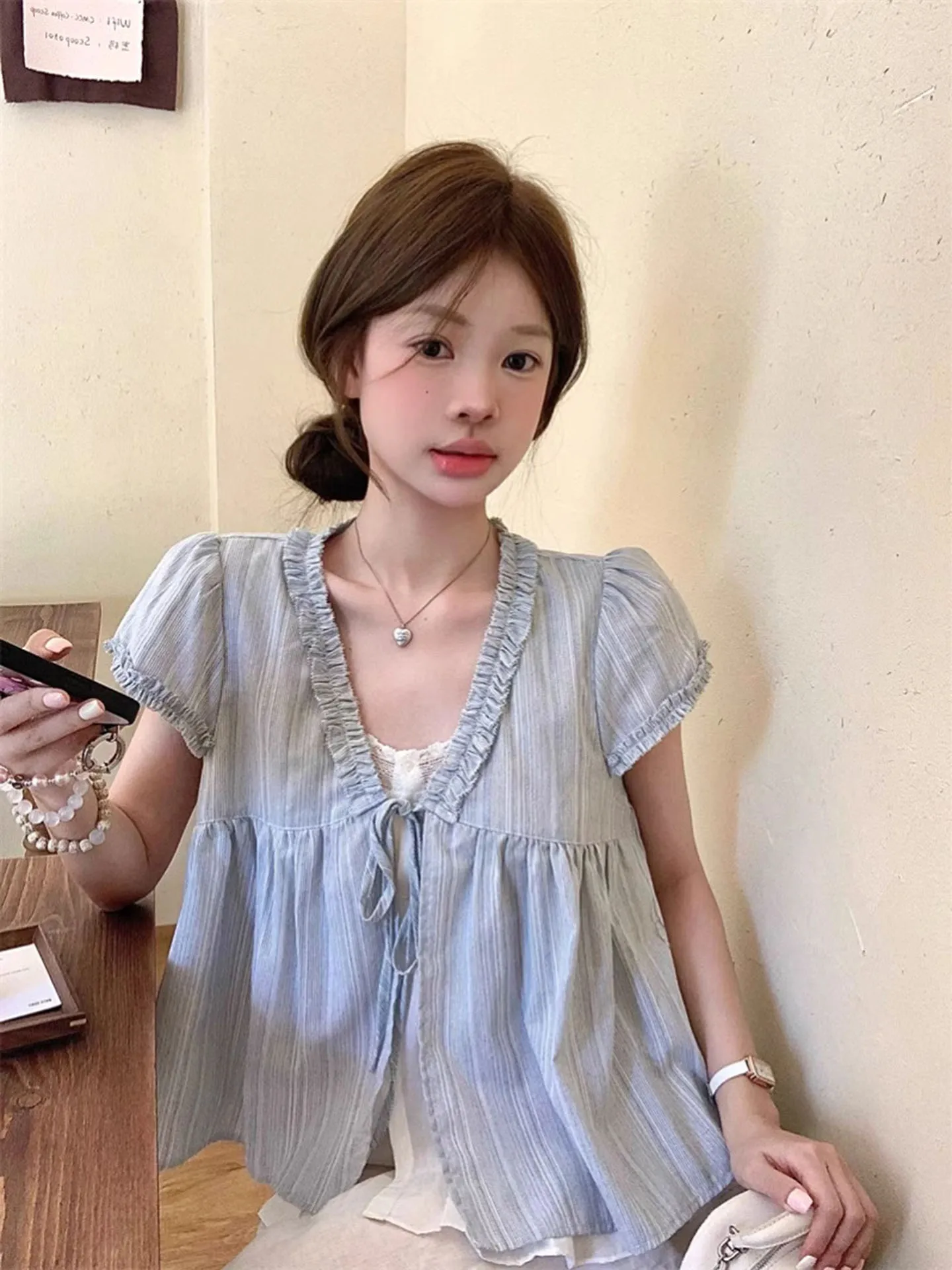 

Blue Summer Women's irt V-ne Puffy Sve Loose Faionable ort-sved Knot Korean Sle Sweet Top