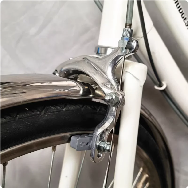 General purpose 26-inch 700C front and rear C-shaped aluminum alloy brakes for road bicycles.