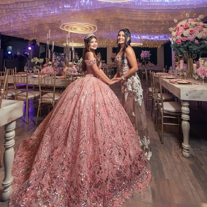 Maßgeschneiderte glänzende rosa Quinceanera-Kleider aus der Schulter mit Paillettenapplikationen, Kristalltüll, Vestido De 15 Quinceanera