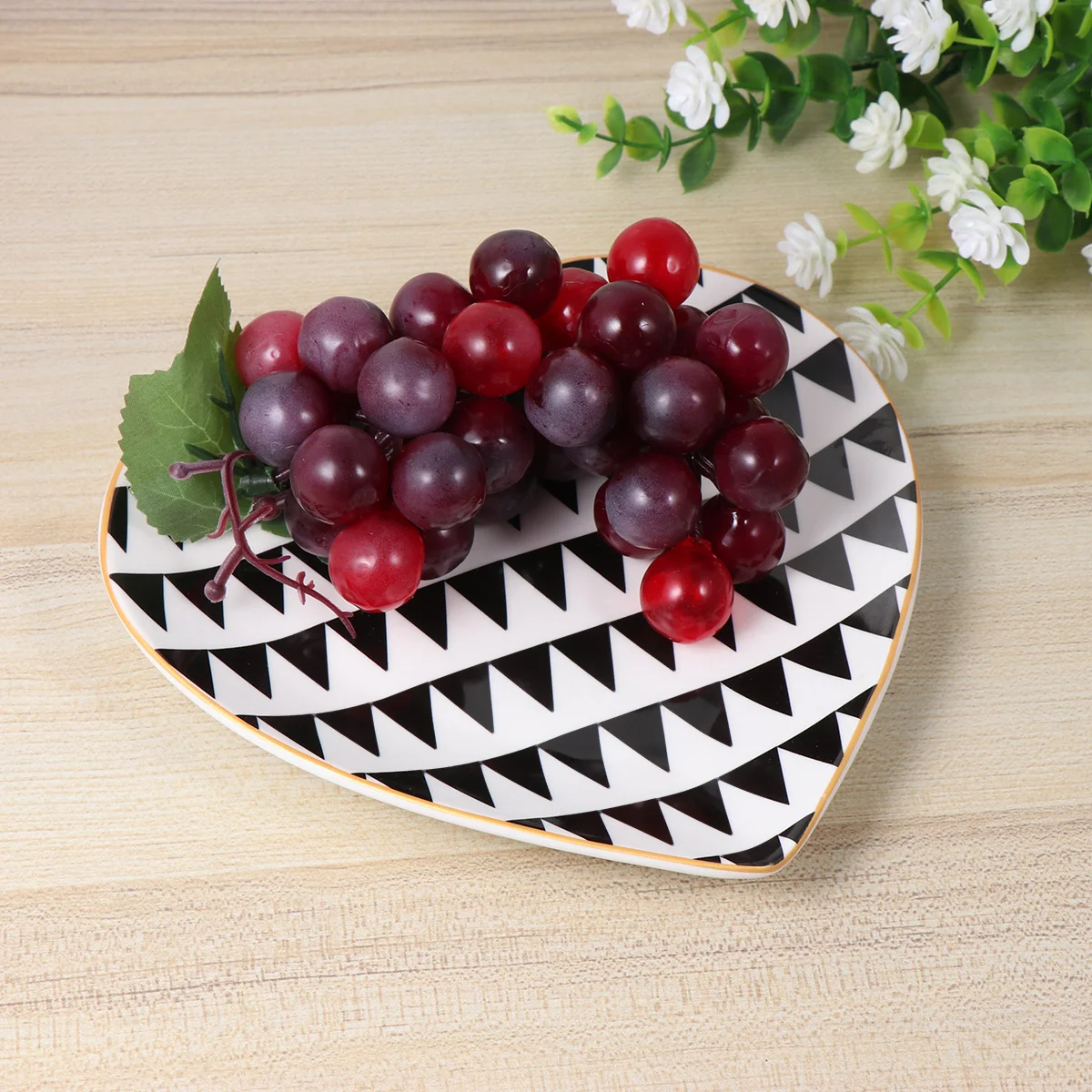 

Heart-Shaped Painted Gold Ceramic Dinner Plate Chic Fruitcake Tray Dried Fruit Dish Black Three-Pointed Flag Style Pizza Tray
