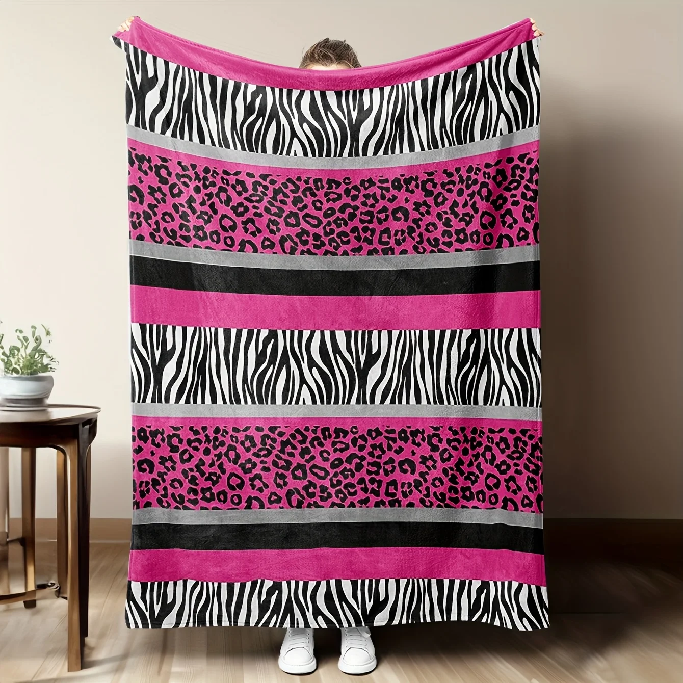 1pc Zebra Striped Fleece Blanket - Leopard Print Throw, Suitable for Women As a Gift, Pink Black White Furry Soft Decor, Wild An