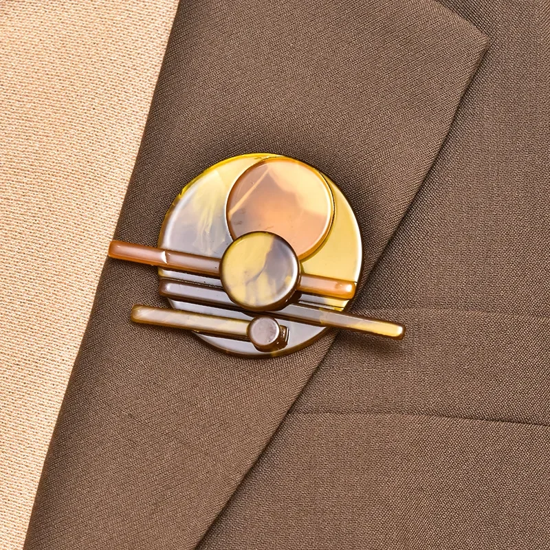 2021 Fashion Brooch Brooch Ladies High-end Geometric Round Multi-layer Stitching Acrylic Clothes with Accessories