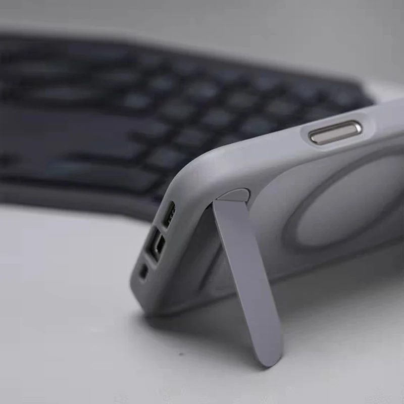 Niewidoczna składana podstawka do magnetycznego etui Magsafe dla iPhone 17 Pro Max 17Pro, matowa, przyjemna w dotyku, z obsługą bezprzewodowego ładowania, twarda obudowa. — zdjęcie produktu 4
