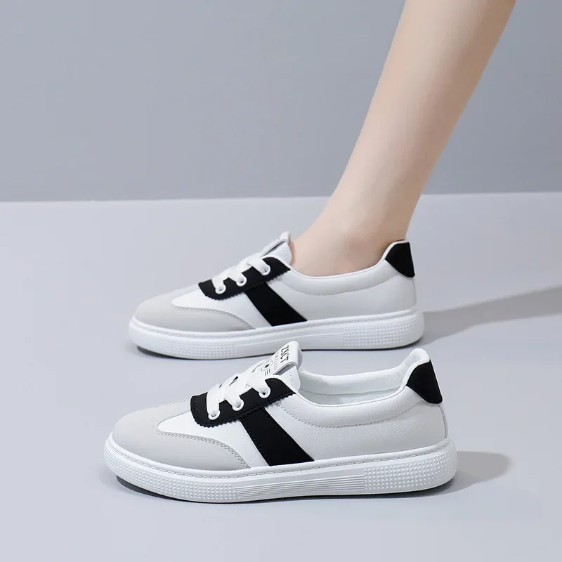 أحذية رياضية نسائية جديدة ذات نعل سميك من الجلد أحذية جري كاجوال عصرية للخروج مصممة للسيدات