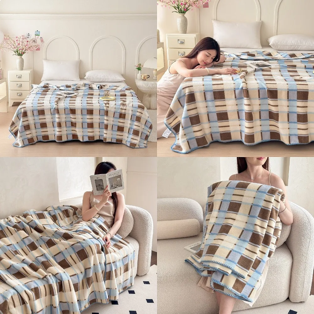 Sea Otter Fleece Blanket Triangle Edge Throw Blanket for Sofa Office Nap Single Double