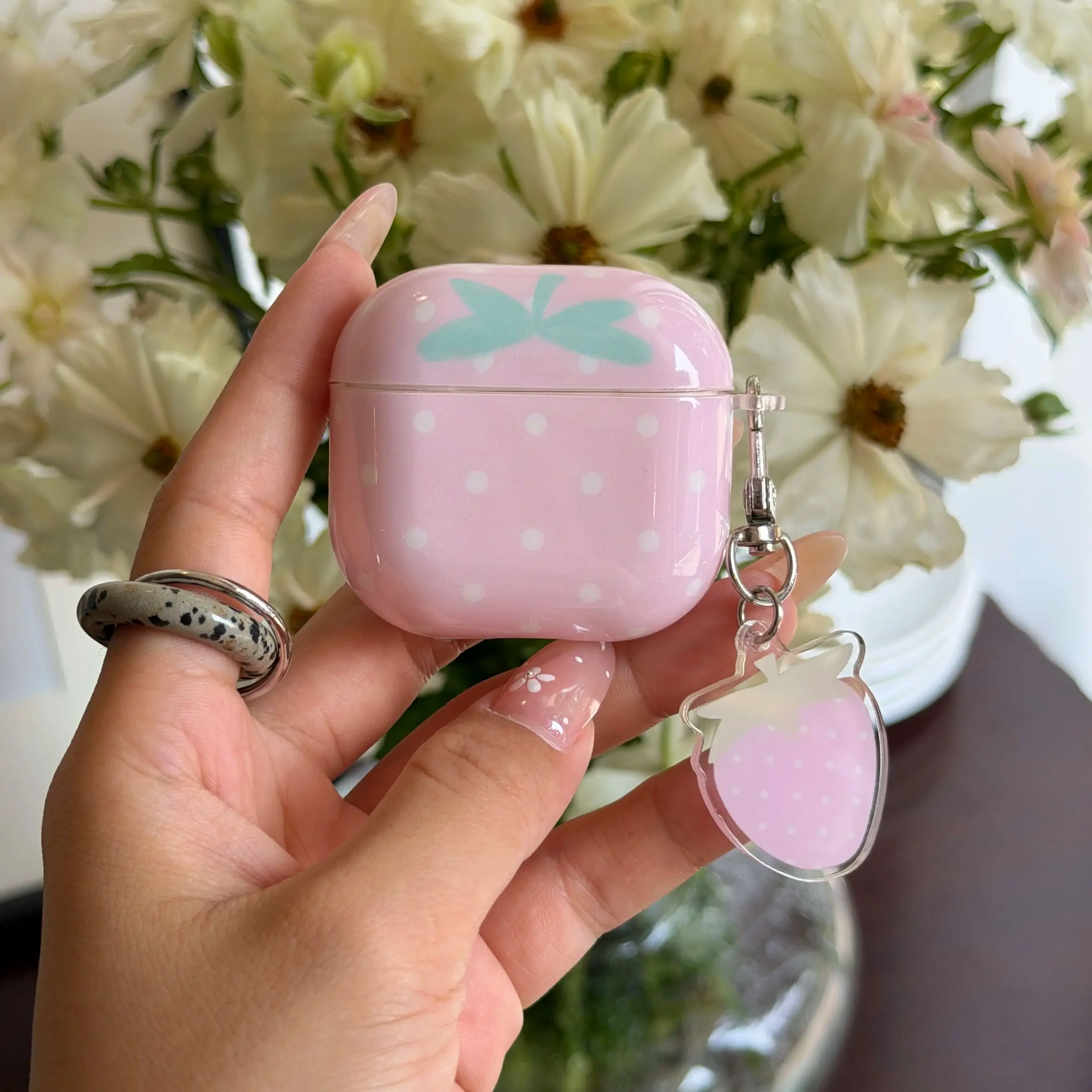 Einfache, niedliche, rosa, gepunktete Schutzhülle mit Erdbeermotiv für AirPods 1 2 3 4 5 Pro Pro2 Pro3 mit Anhänger