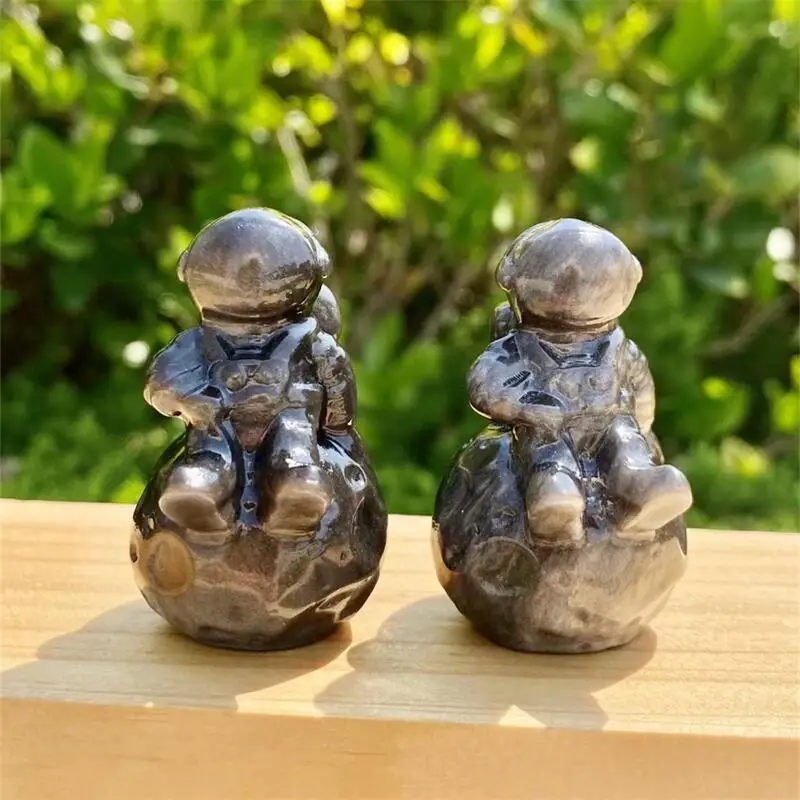 

Natural Silver Obsidian Spaceman Carving Crafts Fashion Home Office Decoration Healing Fengshui Gift 1PCS