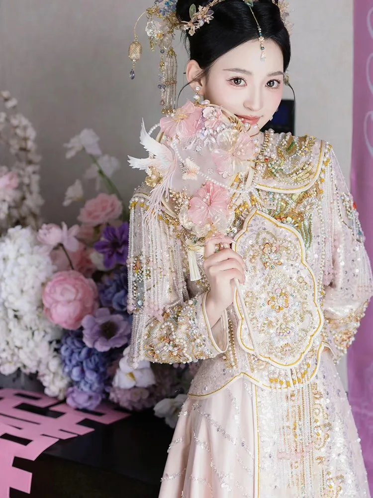 A new champagne pink wedding dress for brides traditional Chinese with phoenix crown red robe and dragon