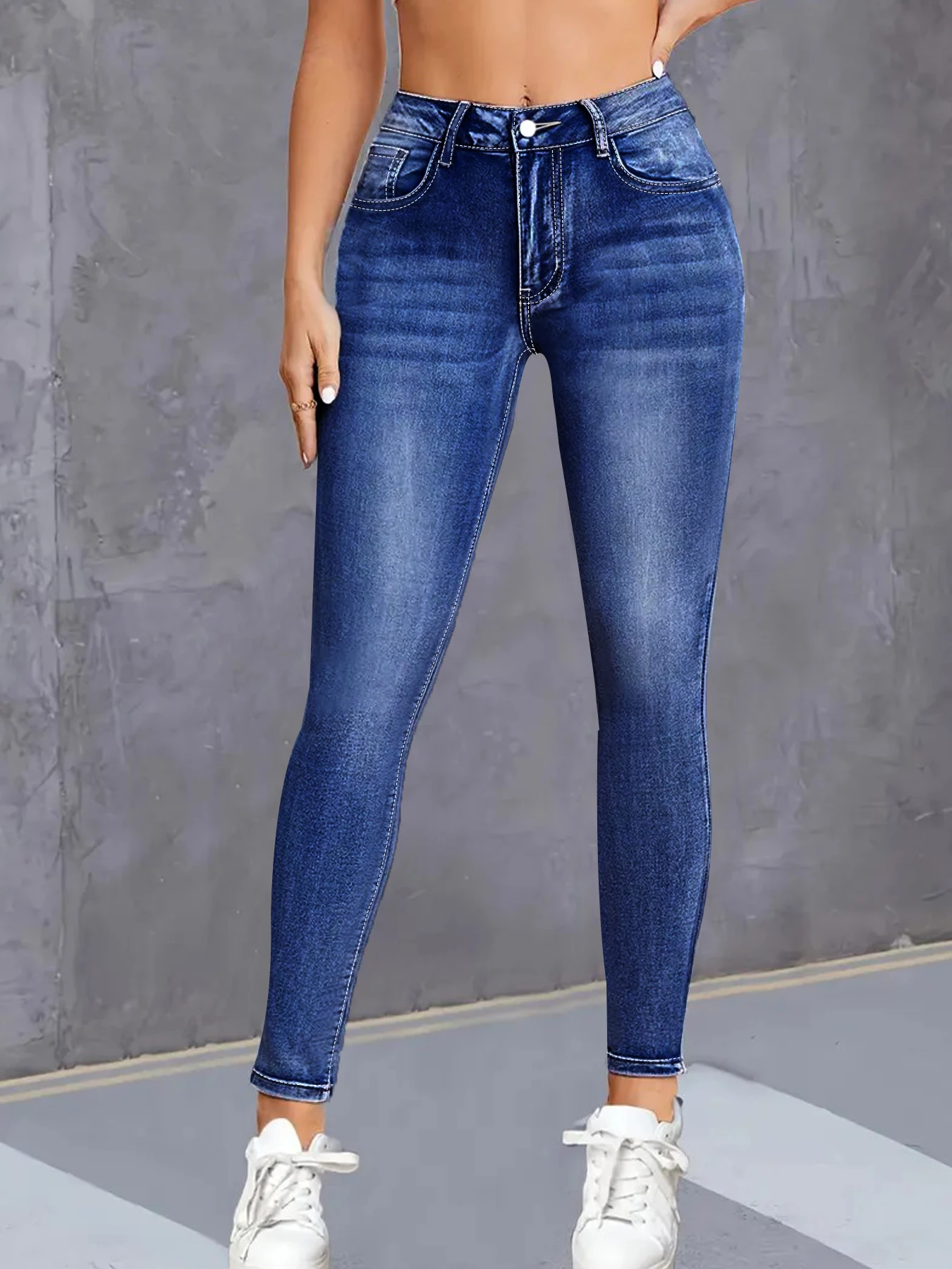 جينز عالي الخصر مقاس كبير، أزرق داكن، مناسب للتخسيس والترشيح، يتميز بتطريز حدوة الحصان. #3