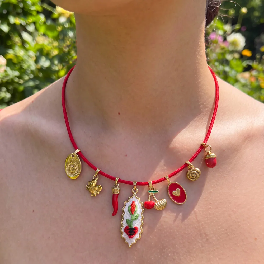 Peri'sbox Fashionable Creative Embroidery Dripping Oil Multiple Pendants Magnetic Necklace Detachable Women's Exquisite Jewelrys