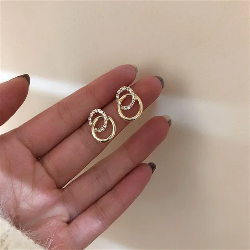 

New Fashion rhinestone circles Stud Earrings Joker Sweet Elegant Temperament Women Earrings