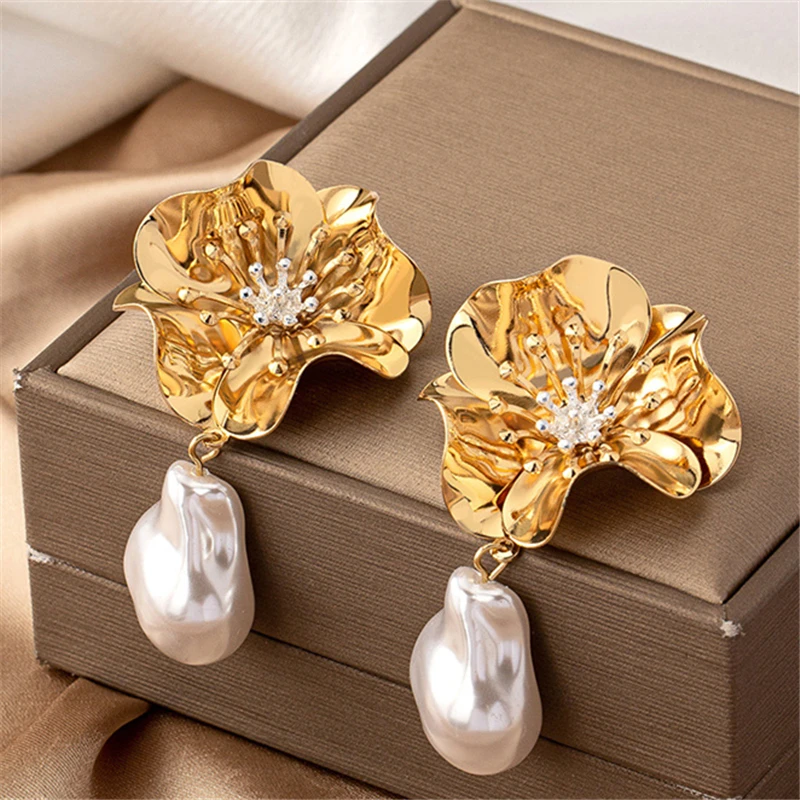 European and American hot selling new fashion flower earrings female temperament street shooting special-shaped pearl earrings