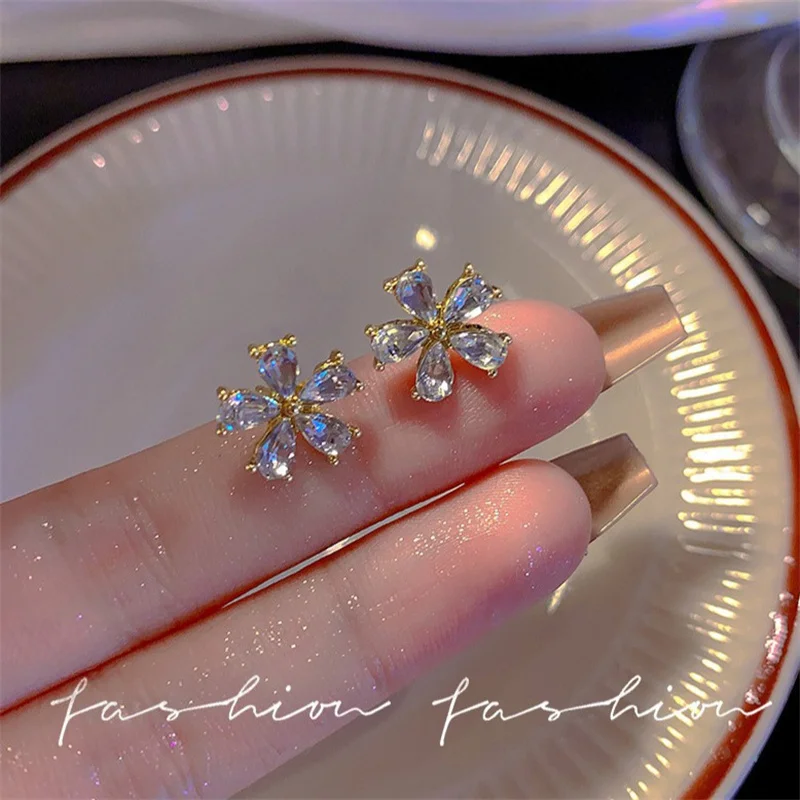 Exquisite Geometric Zircon Flower Earrings For Women Lady Fashion Korean White Crystal Petal Alloy Earrings Casual Party Jewelry