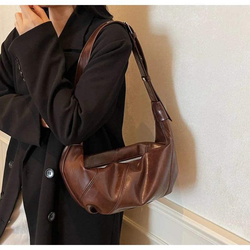 

Women's Fashion Leather Crossbody Bag - Shoulder Messenger Handbag Elegant Design By Famous Brand Classic